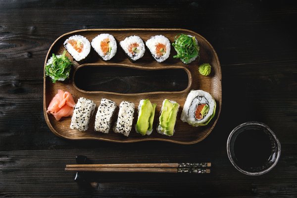 What's the Secret to Crafting a Gourmet Sushi Roll with Premium Tuna?