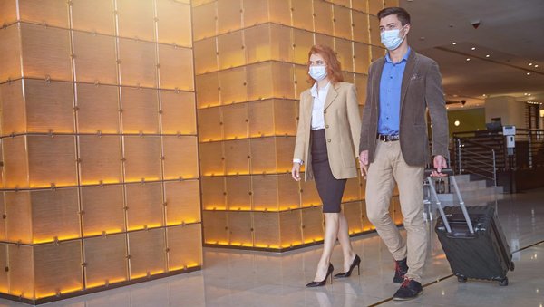 What Are the Pros and Cons of Switching to Synthetic Gear Oil in a Porsche 911's Transmission?